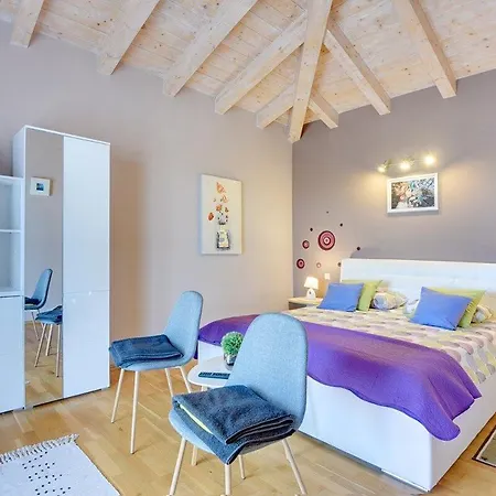 Evelyn Apartment *