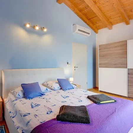 Evelyn Apartment *